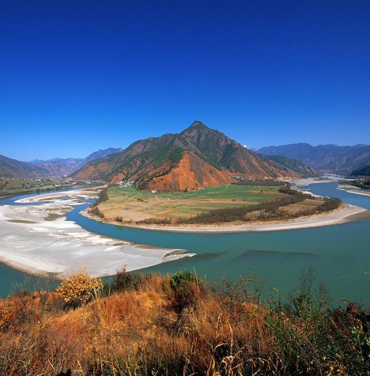 Shanghai and Chengdu with Yangtze River Cruise Tour