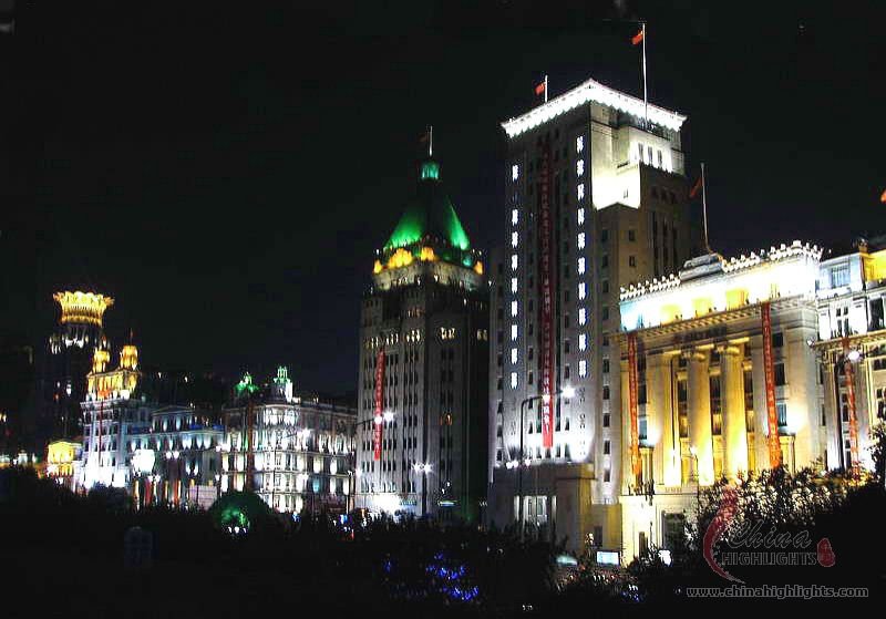 Bund&nbsp;has&nbsp;dozens&nbsp;of&nbsp;historical&nbsp;buildings&nbsp;lining&nbsp;the&nbsp;Huangpu&nbsp;River,&nbsp;which&nbsp;once&nbsp;housed&nbsp;numerous&nbsp;banks&nbsp;and&nbsp;trading&nbsp;houses&nbsp;from&nbsp;Britain,&nbsp;France,&nbsp;the&nbsp;U.S.,&nbsp;Russia,&nbsp;Germany,and&nbsp;many&nbsp;other&nbsp;countries.