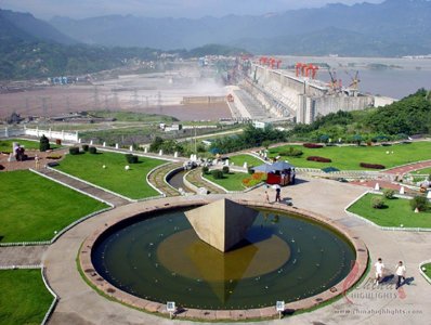 One day tour of cruise to Xiling Gorge, Gezhou Dam, and bus to Three Gorges Dam